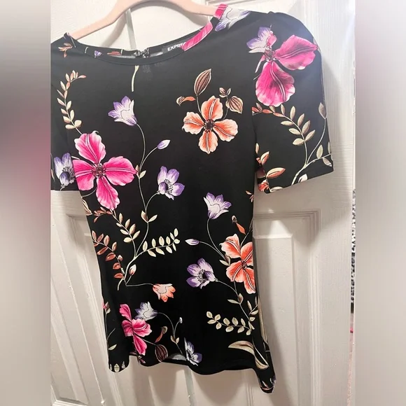 SALE - Express Black Floral Blouse - Picture 4 of 7